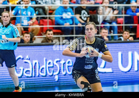 November 19, 2017: Nathalie hagman Nr. 37 (Csm Bukarest) während der Frau EHF Champions League Spiel zwischen csm Bukarest vs (ROU) Vistal Gdynia (Pol) bei Dinamo polyvalenten Halle in Bukarest, Rumänien, Rou. copyright: Cronos/Catalin soare Stockfoto