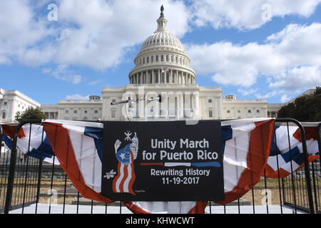 Washington, DC, USA. November 2017. Puerto Rico Unity März Rednerpodium vor dem Kapitol der Vereinigten Staaten in Washington, DC. Quelle: Evan Golub/ZUMA Wire/Alamy Live News Stockfoto