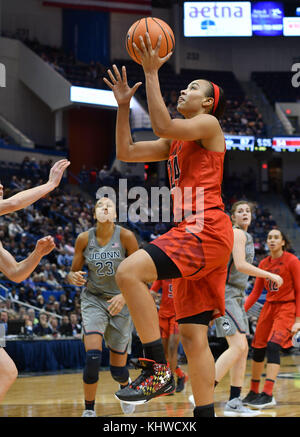 Hartford, CT, USA. 19 Nov, 2017. Stephanie Jones (24) der Maryland Dosenschildkröten Drives zum Korb während eines Spiels gegen die Uconn Huskies am XL Center in Hartford, CT. Gregory Vasil/CSM/Alamy leben Nachrichten Stockfoto