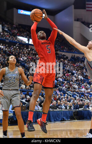 Hartford, CT, USA. 19 Nov, 2017. Kalia Charles (5) der Maryland Dosenschildkröten schießt während eines Spiels gegen die Uconn Huskies am XL Center in Hartford, CT. Gregory Vasil/CSM/Alamy leben Nachrichten Stockfoto
