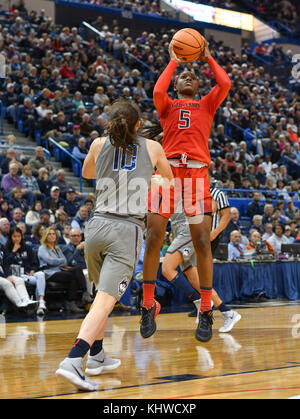 Hartford, CT, USA. 19 Nov, 2017. Kalia Charles (5) der Maryland Dosenschildkröten schießt während eines Spiels gegen die Uconn Huskies am XL Center in Hartford, CT. Gregory Vasil/CSM/Alamy leben Nachrichten Stockfoto