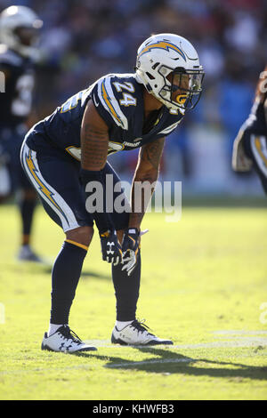 Carson, USA. 19 Nov, 2017. Los Angeles Ladegeräte cornerback Trevor Williams #24 in Zeile presnap während der NFL Buffalo Bills vs Los Angeles Ladegeräte am Stubhub Center in Carson, am 19. November 2017 Ca. (Absolut komplette Fotograf & Company Credit: Jevone Moore/Cal Sport Media (Netzwerk Fernsehen wenden Sie sich bitte an den zuständigen Vertriebsmitarbeiter für das Fernsehen. Credit: Cal Sport Media/Alamy leben Nachrichten Stockfoto