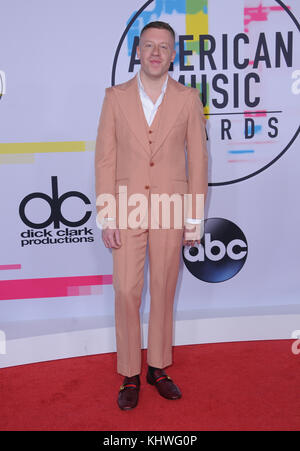 19. November 2017 – Los Angeles, CA, USA – 19. November 2017 – Los Angeles, Kalifornien – Macklemore. 2017 American Music Awards am Microsoft Theater in Los Angeles. Foto: Birdie Thompson/AdMedia Stockfoto
