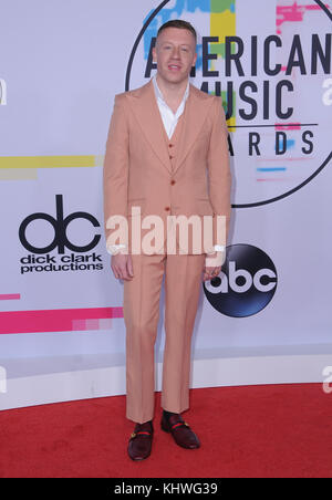 19. November 2017 – Los Angeles, CA, USA – 19. November 2017 – Los Angeles, Kalifornien – Macklemore. 2017 American Music Awards am Microsoft Theater in Los Angeles. Foto: Birdie Thompson/AdMedia Stockfoto