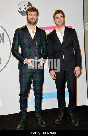 Los Angeles, USA. November 2017. LOS ANGELES, KALIFORNIEN - 19. November 2017: Chainsmokers bei den American Music Awards 2017 im Microsoft Theatre LA Live Picture Credit: Sarah Stewart/Alamy Live News Stockfoto