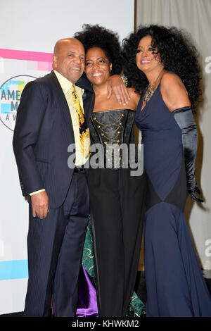 Los Angeles, USA. 19 Nov, 2017 Los Angeles, CA - 19. November 2017: Diana Ross & barry Gordy & Tochter rhonda an der 2017 American Music Awards, die in den Microsoft Theater la live Foto: Sarah Stewart/alamy leben Nachrichten Stockfoto