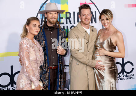 Los Angeles, USA. 19 Nov, 2017. Hayley stommel, Tyler Hubbard, Brian Kelley und brittney Marie Cole 2017 American Music Awards bei Microsoft Theater am 19. November 2017 in Los Angeles, Kalifornien. Credit: geisler - fotopress/alamy Leben Nachrichten teilnehmen Stockfoto
