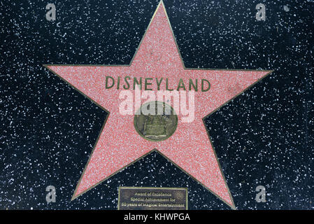 HOLLYWOOD, CA - DEZEMBER 06: Disneyland Star auf dem Hollywood Walk of Fame in Hollywood, Kalifornien am 6. Dezember 2016. Stockfoto
