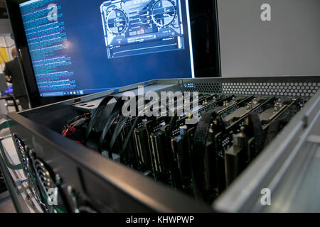 Bergbau station für Crypto Währung Produktion auf Blockchain Konferenz Stockfoto