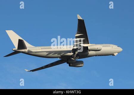 ZZZ336 (G-VYGG), ein Airbus Voyager KC2, der von Air Tanker Ltd im Auftrag der Royal Air Force am Prestwick International Airport in Ayrshire betrieben wird. Stockfoto