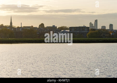 Blick über Osten Warwick Reservoir an Walthamstow Feuchtgebiete, London, England, Vereinigtes Königreich, Großbritannien Stockfoto