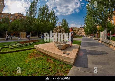 Yerevan, Armenien - 05. August 2017: berühmte Kaskade Park, Brunnen und Treppen, in Eriwan, der Hauptstadt von Armenien Stockfoto