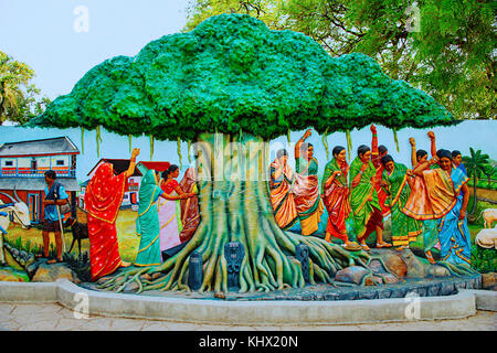 Mwst. Savitri, Frauen binden Thread zum Banyan Tree. Gramm Sanskruti Udyan, Pashan, Pune, Maharashtra Stockfoto