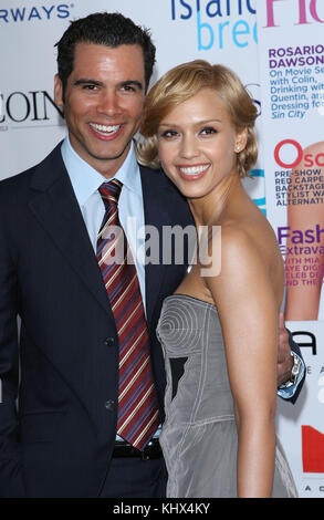 Jessica Alba und Cash Warren an der Junge Hollywood Awards am Henry Fonda theater Ankunft in Los Angeles. 1. Mai 2005. Stockfoto