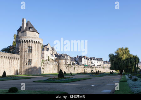 Die Wälle von Vannes an der Zeichnung mit dem Constable Turm, dem höchsten der Außenwände (Bretagne - Frankreich). Stockfoto