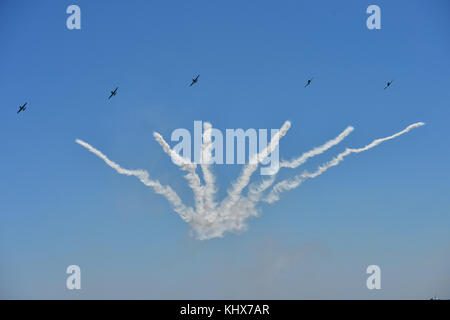 FORT LAUDERDALE, FL - MAI 06: GEICO Skytypers tritt in der Ford Lauderdale Air Show am 6. Mai 2017 in Fort Lauderdale, Florida auf Stockfoto