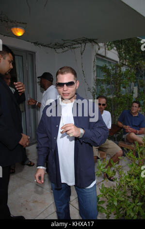 MIAMI, FL - 24. Juni: Scott Storch, ein erdmännchen mit Sonnenbrille, einmal produziert mega-Hits von Künstlern wie BeyoncŽ, Chris Brown und 50 Cent. Weil das so ist, er verwendet eine ganze Hölle einer Menge Geld, die Art und Weise war mehr als die Menge des Geldes, das er derzeit hat, kein Geld zu haben. Entsprechend TMZ, Storch gestern Insolvenz angemeldet. Die Website berichtet, dass er $ 3.600 in beansprucht. Drei tausend jener Dollar kommen aus einem einzigen beobachten, und weitere 500 kommt von den angeblichen Wert von seiner Kleidung. Die restlichen differenceÑ $ 1 ooÑis angeblich die Menge an Bargeld, die er auf der Hand hat, obwohl Stockfoto