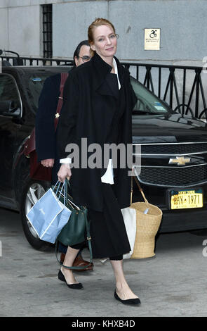 NEW YORK, NY - JANUAR 19: Schauspielerin Uma Thurman verlässt Manhattan Supreme Court nach der letzten Runde in ihrem Sorgerecht mit Ex-Ehemann Arpad Busson am 19 2017. Januar in New York City 19. Januar 2017 Personen: Uma Thurman Stockfoto