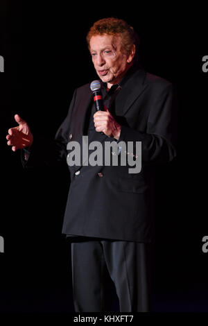 FORT LAUDERDALE, FL – 09. FEBRUAR: Jackie Mason tritt am 9. Februar 2017 im Parker Playhouse in Fort Lauderdale Florida auf Stockfoto