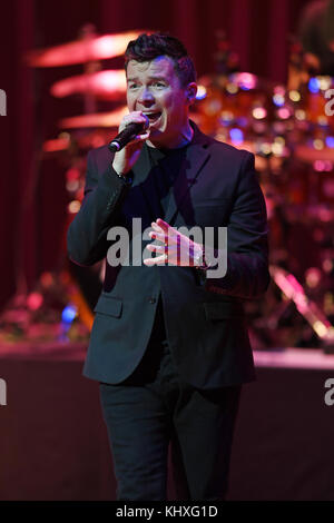 Miami, FL - Februar 07: Rick Astley führt auf dem Adrienne Arsht Center am 7. Februar 2017 in Miami Florida Personen: Rick Astley Stockfoto