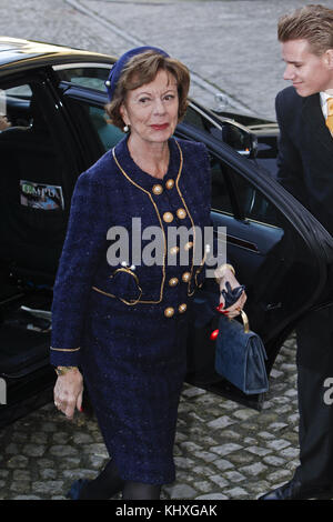 BRÜSSEL, BELGIEN - 20. NOVEMBER: Bernardo Guillermo und Partnerin Eva Prinz-Valdes nehmen am 20. November 2010 an der königlichen Hochzeit von Prinzessin Annemarie Gualtherie van Weezel und Prinz Carlos de Bourbon de Parme in der Abbaye de la Cambre Teil Stockfoto