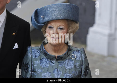 BRÜSSEL, BELGIEN - 20. NOVEMBER: Bernardo Guillermo und Partnerin Eva Prinz-Valdes nehmen am 20. November 2010 an der königlichen Hochzeit von Prinzessin Annemarie Gualtherie van Weezel und Prinz Carlos de Bourbon de Parme in der Abbaye de la Cambre Teil Stockfoto