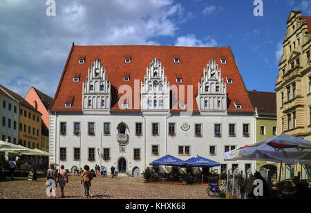 Europa, Deutschland, Sachsen, Meißen, die Altstadt, der Marktplatz. Diese Stadt wurde von Heinrich I. von Sachsen in 922 auf einem Felsen mit Blick auf die Elbe gegründet. 929 Er befestigte den Berg an der strategischen Lage durch einen Ford auf der Elbe dar. Stockfoto