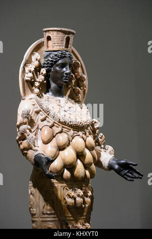 Neapel. Italien. Artemis von Ephesus, alte römische Skulptur, 2. Jahrhundert n. Chr. Museo Archeologico Nazionale di Napoli. Nationales Archäologisches Museum Stockfoto