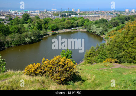 St Margaret's Loch in Holyrood Park, Edinburgh, Schottland Stockfoto