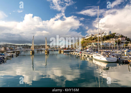 Der Hafen von Torquay Reflexionen Stockfoto