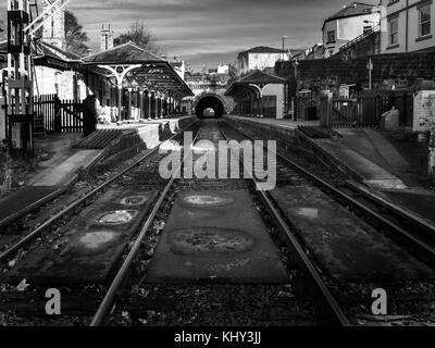 Der Bahnhof und Tunnel in Knaresborough North Yorkshire England Stockfoto