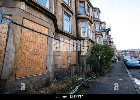 Verurteilte Mietswohnung Gebäude warten auf Abriss in beraubten Govanhill Bezirk von Glasgow, Schottland, Vereinigtes Königreich Stockfoto