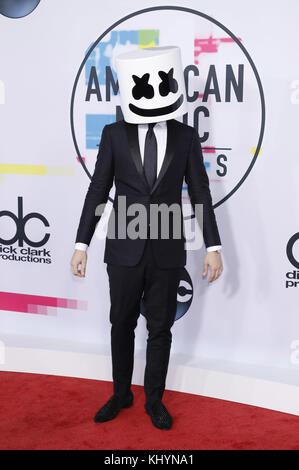 Los Angeles, Kalifornien. November 2017. Marshmello nimmt am 19. November 2017 an den American Music Awards 2017 im Microsoft Theater in Los Angeles Teil. | Verwendung weltweit Credit: dpa/Alamy Live News Stockfoto