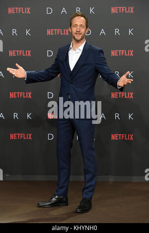 Berlin, Deutschland. November 2017. Stephan Kampwirth kommt zur Europa-Premiere der Netflix-Serie „Dark“ am 20. November 2017 in Berlin. Kredit: Maurizio Gambarini/dpa/Alamy Live News Stockfoto