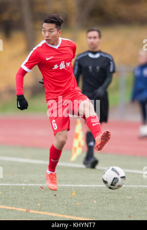 Mainz, Deutschland. November 2017. Wen JIABAO (CHN) mit Ball, Einzelaktion mit Ball, Aktion, Fussball Regionalliga Südwest, Freundschaftsspiel, TSV Schott Mainz (Schott) - China U20 (CHN) 3:0, am 18.11.2017 in Mainz/Deutschland. |Nutzung weltweit Guthaben: dpa/Alamy Live News Stockfoto