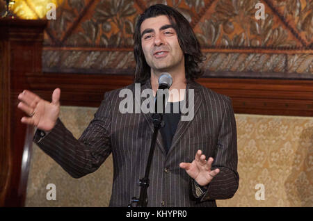 Hamburg, Deutschland. November 2017. Regisseur Fatih Akin spricht im Hamburger Rathaus, 21. November 2017. Zuvor unterzeichneten Akin und die Hollywood-Schauspielerin Diane Kruger das Goldene Besucherbuch der Stadt Hamburg. Quelle: Georg Wendt/dpa/Alamy Live News Stockfoto