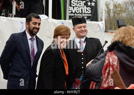 Port Glasgow, Schottland, Großbritannien. November 2017. Erste Ministerin, Nicola Sturgeon und Humza Yousaf beim Start der Autofähre von Glen Sannox auf dem Fluss Clyde. Stockfoto