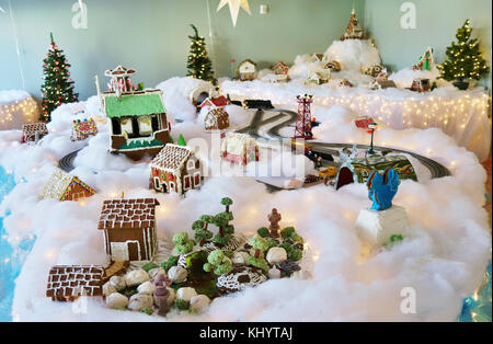 Minneapolis, Minnesota, USA. 21. November 2017. Eine Anzeige der Einträge in der lebkuchenhaus Gebäude Wettbewerb, in Norwegen Haus in Minneapolis, Minnesota. Copyright Gina Kelly/Alamy leben Nachrichten Stockfoto