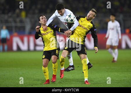 Dortmund, Deutschland. November 2017. Von links nach rechts Mario Goetze (BVB), Dele Alli (Tottenham), Andrey Jarmolenko (BVB). GES./ Fussball/ Champions League: Borussia Dortmund - Tottenham Hotspurs, 21.11.2017 Fußball/Fußball: Champions League: Borussia Dortmund vs Tottenham Hotspurs, Dortmund, 21. November 2017 |Nutzung weltweit Credit: dpa/Alamy Live News Stockfoto