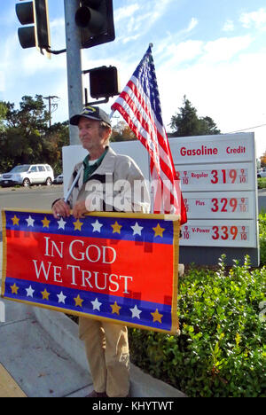 Mann namens Tom demonstriert für Gott und Land in Calif Stockfoto