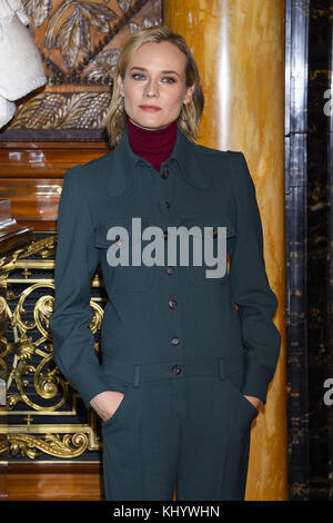 Hamburg, Deutschland. November 2017. Diane Kruger Schauspielerin schreibt im Goldenen Buch der Freien und Hansestadt Hamburg am Dienstag, 21. November 2017 im Rathaus in Hamburg | Verwendung weltweit Credit: dpa/Alamy Live News Stockfoto