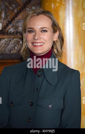 Hamburg, Deutschland. November 2017. Diane Kruger Schauspielerin schreibt im Goldenen Buch der Freien und Hansestadt Hamburg am Dienstag, 21. November 2017 im Rathaus in Hamburg | Verwendung weltweit Credit: dpa/Alamy Live News Stockfoto