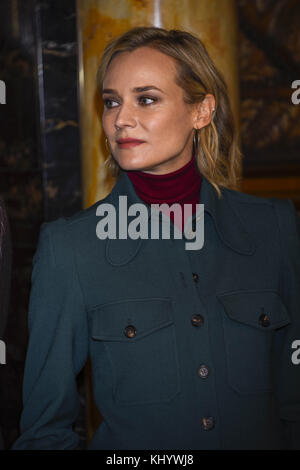 Hamburg, Deutschland. November 2017. Diane Kruger Schauspielerin schreibt im Goldenen Buch der Freien und Hansestadt Hamburg am Dienstag, 21. November 2017 im Rathaus in Hamburg | Verwendung weltweit Credit: dpa/Alamy Live News Stockfoto