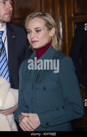 Hamburg, Deutschland. November 2017. Diane Kruger Schauspielerin schreibt im Goldenen Buch der Freien und Hansestadt Hamburg am Dienstag, 21. November 2017 im Rathaus in Hamburg | Verwendung weltweit Credit: dpa/Alamy Live News Stockfoto