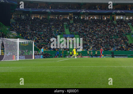 Lissabon, Portugal. 22 Nov, 2017. 22. November 2017. in Lissabon, Portugal. Allgemeine Ansicht des Spiels der 5. Runde des UEFA Champions League Gruppe d, sportlichen v olympiakos Credit: Alexandre de Sousa/alamy leben Nachrichten Stockfoto