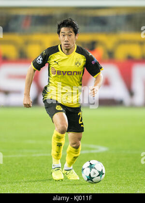 Dortmund, Deutschland. November 2017. Shinji KAGAWA (DO) Aktion, Fussball Champions League, Vorrunde, 5. Spieltag Borussia Dortmund (DO) - Tottenham Hotspur (Spurs) 1:2, am 21.11.2017 in Dortmund/Deutschland. |Nutzung weltweit Guthaben: dpa/Alamy Live News Stockfoto