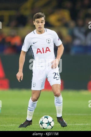 Dortmund, Deutschland. November 2017. Harry WINKS (Spurs) Aktion, Fussball Champions League, Vorrunde, 5. Spieltag Borussia Dortmund (DO) - Tottenham Hotspur (Spurs) 1:2, am 21.11.2017 in Dortmund/Deutschland. |Nutzung weltweit Guthaben: dpa/Alamy Live News Stockfoto