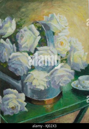 Still life oil painting mit weißen Rosen in Gießkanne und teetasse am grünen Tisch Stockfoto