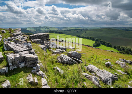 Blick vom Hügel in der nähe von Hartington Wolfscote im Weißen Peakfläche der Peak District National Park, England. Stockfoto