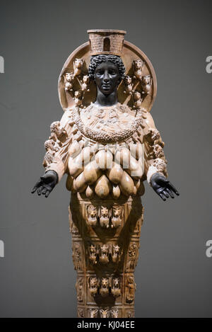 Neapel. Italien. Artemis von Ephesus, alte römische Skulptur, 2. Jahrhundert n. Chr. Museo Archeologico Nazionale di Napoli. Nationales Archäologisches Museum Stockfoto